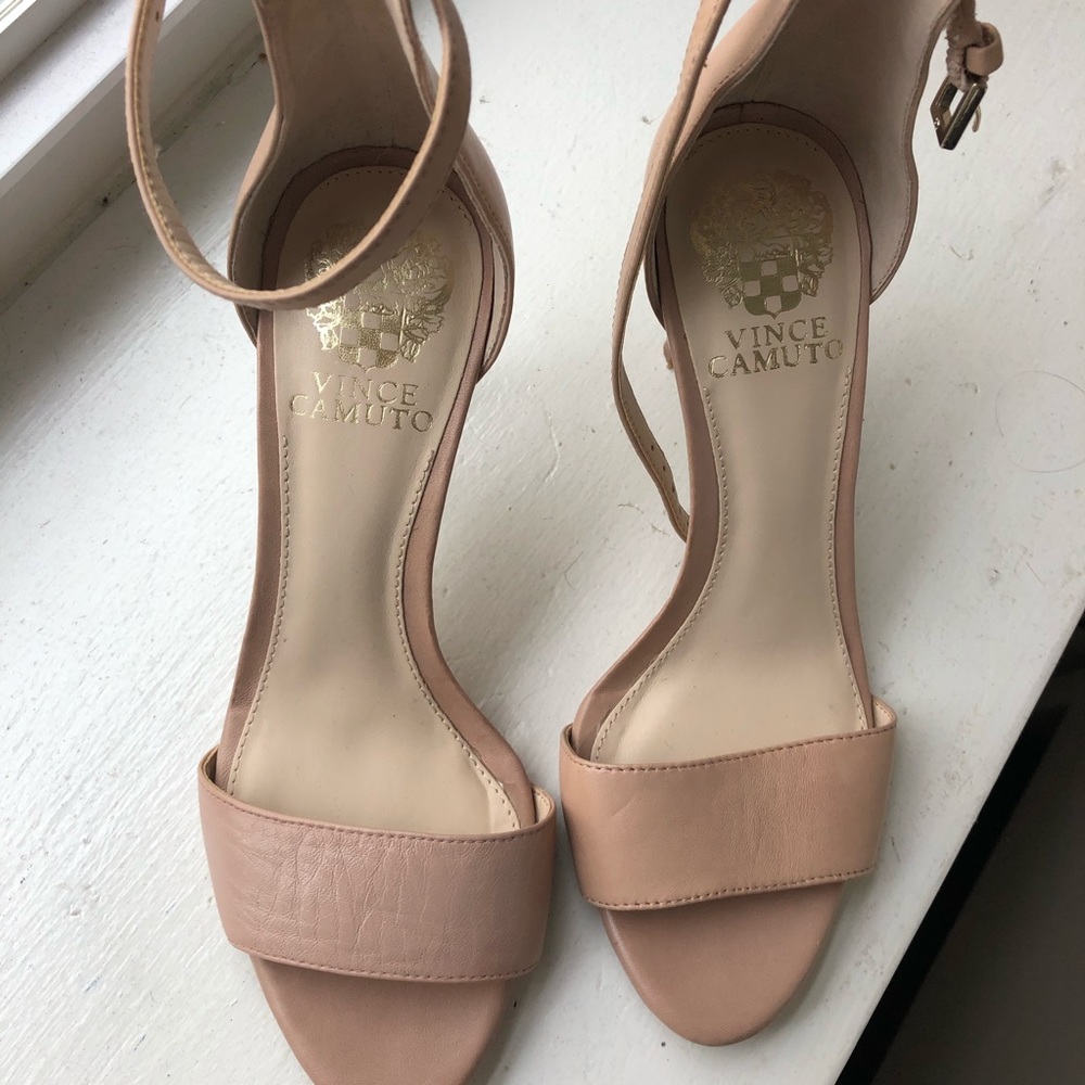 One strap, nude heels! Great condition!